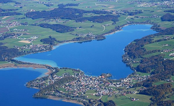 Aerial_image_of_the_Mattsee_(view_from_the_southwest)